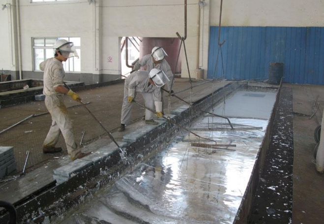 熱鍍鋅鋼格板進行中